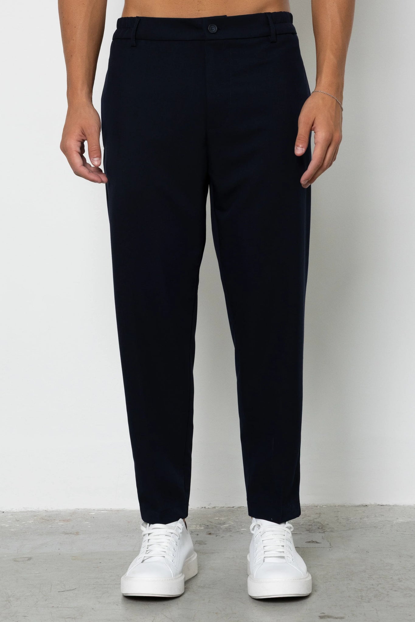 Pantalone con abbottonatura e pences regular