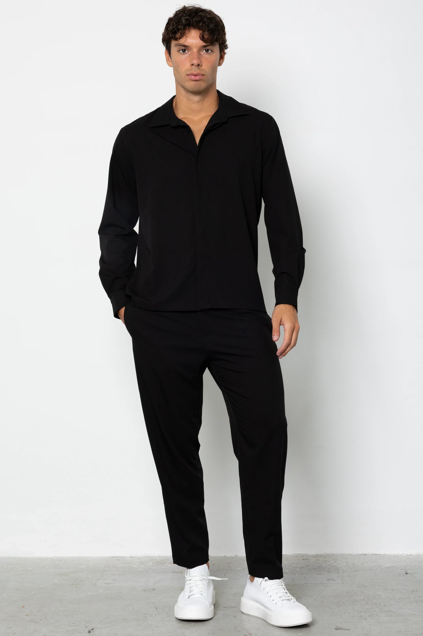 Camicia con abbottonatura nascosta