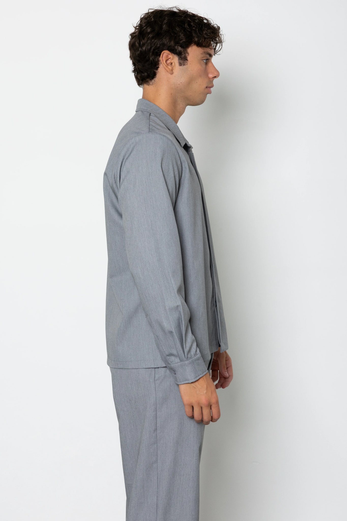 Camicia con abbottonatura nascosta