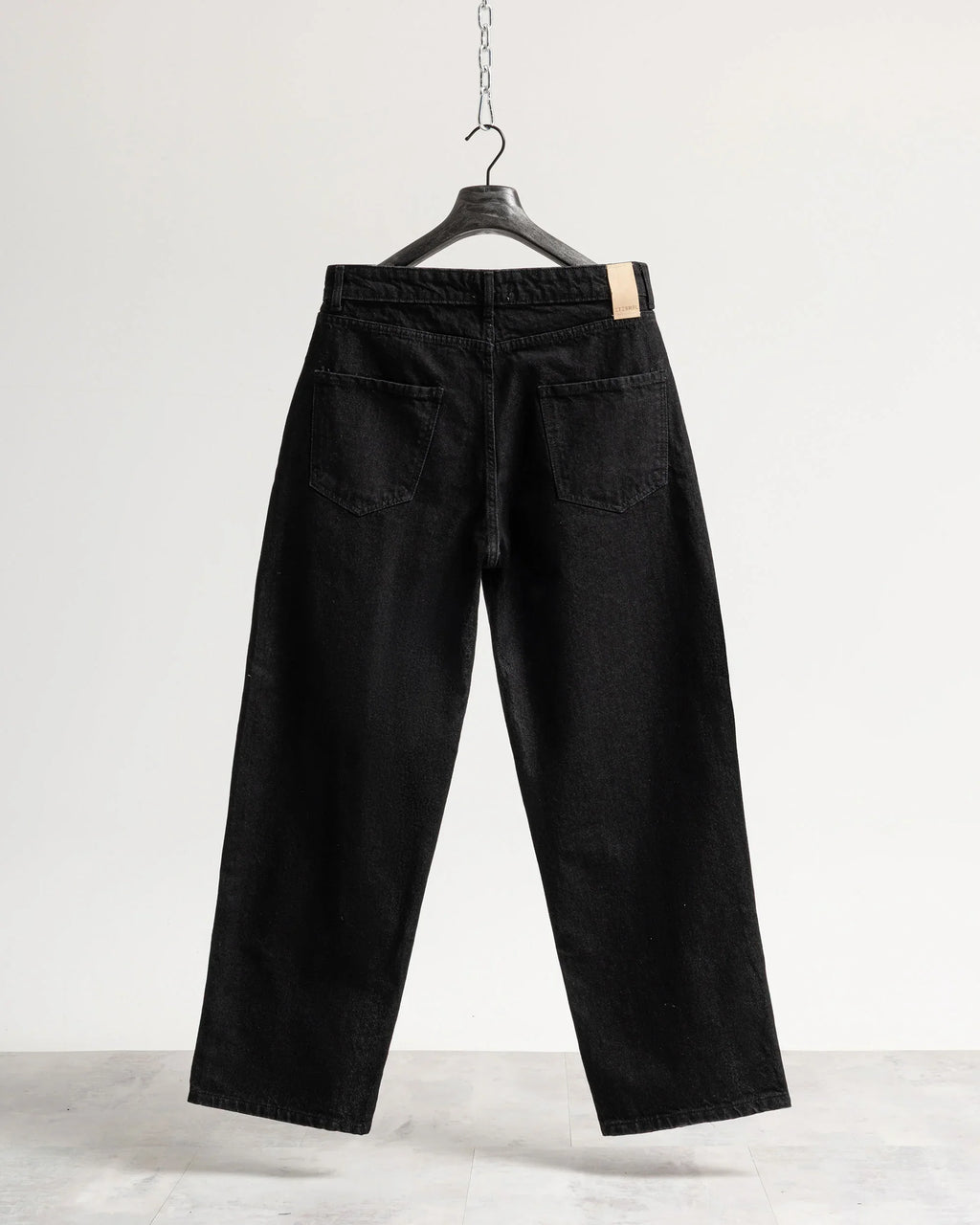 Jeans baggy nero resinato Eternal