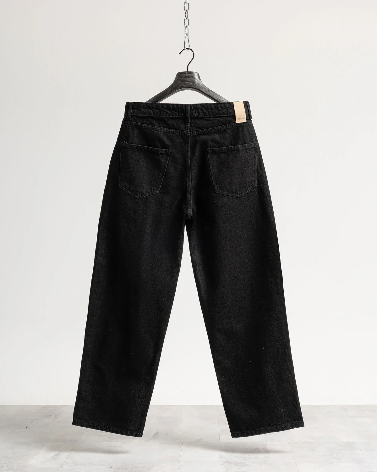 Jeans baggy nero resinato Eternal