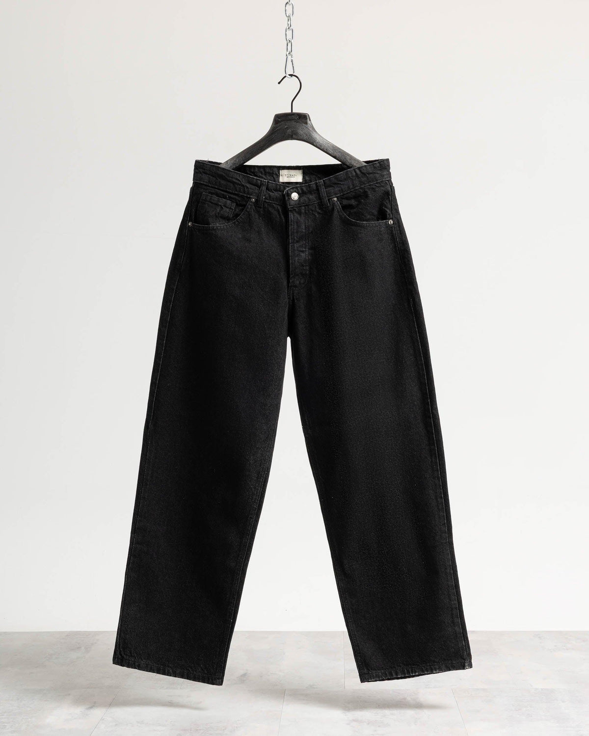Jeans baggy nero resinato Eternal